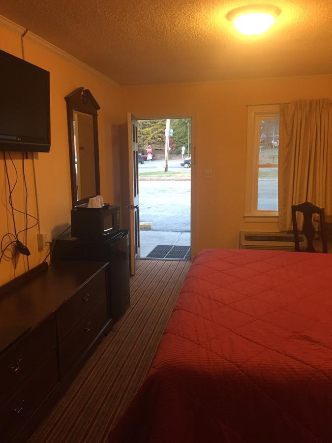 Wakefield Inn Motel エクステリア 写真