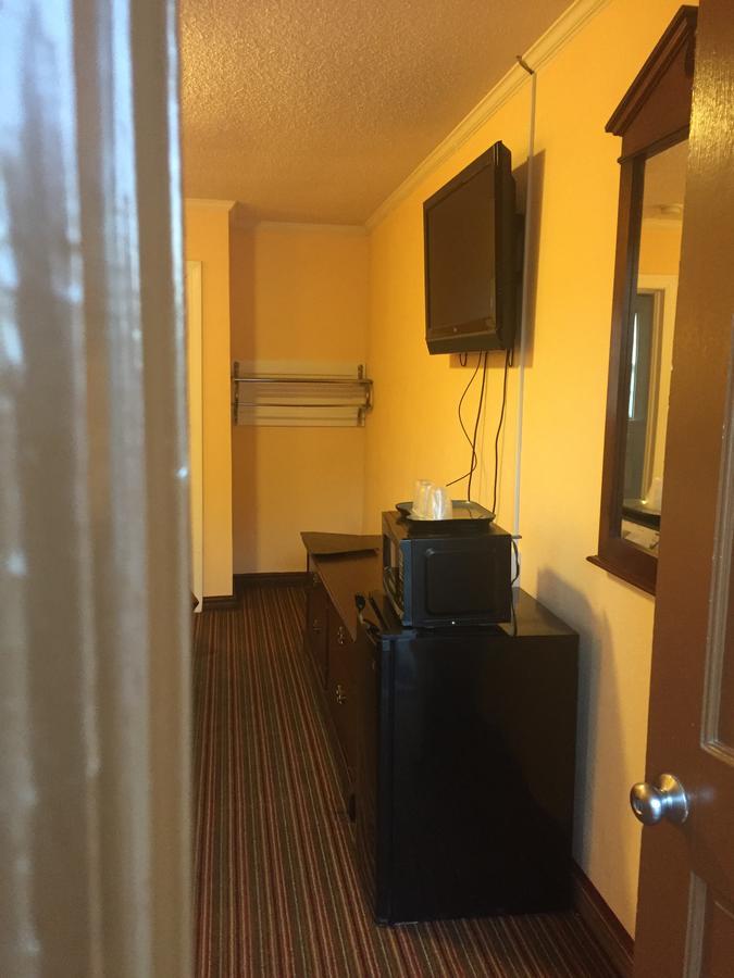 Wakefield Inn Motel エクステリア 写真